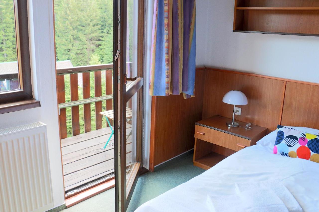 Hotel Maredis Korenov Exterior photo