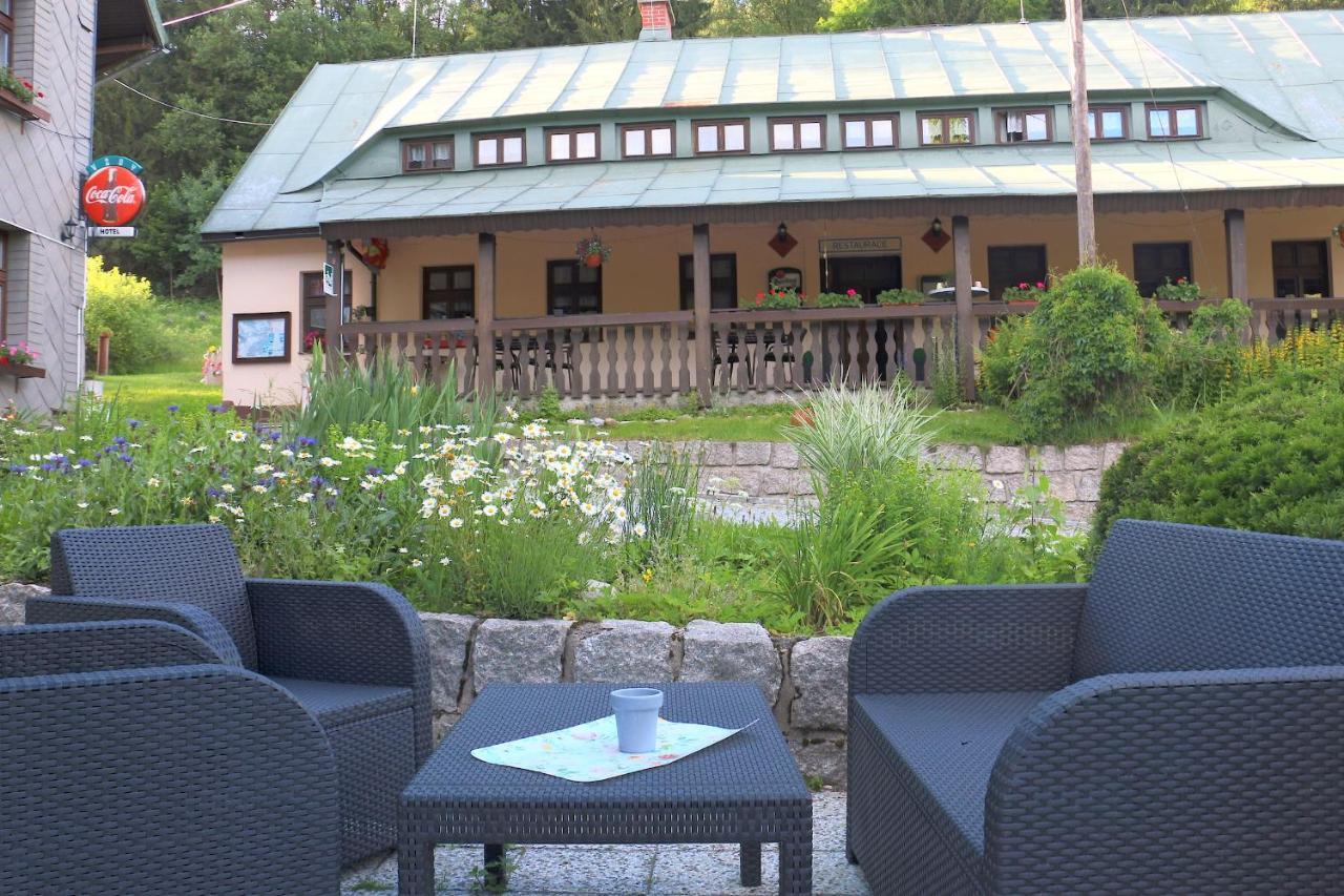Hotel Maredis Korenov Exterior photo